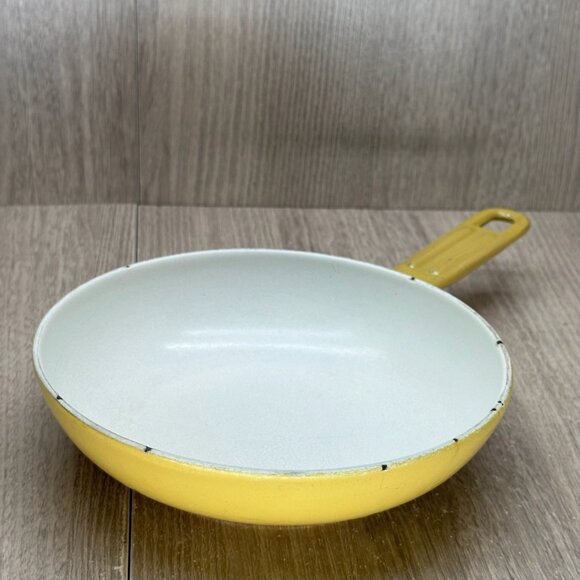 Vtg Descoware Skillet Saucepan Enameled Cast Iron Dishwasher Safe Round Yellow - Picture 2 of 10